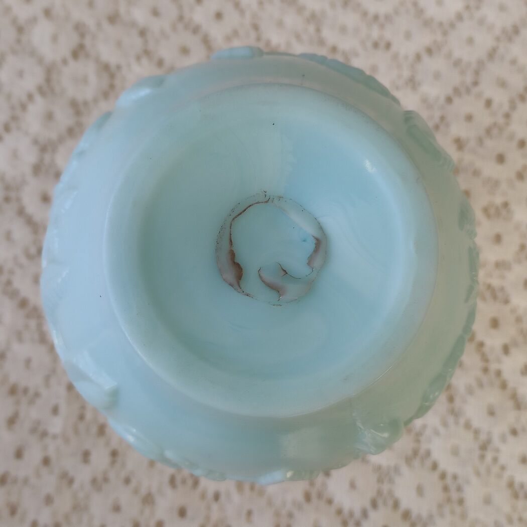 Vase ancien opaline bleue