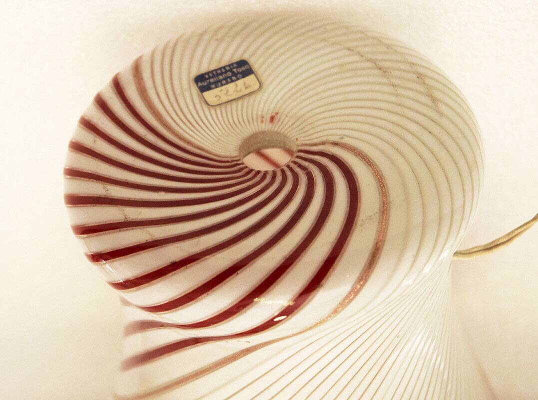 Dino Martens for Aureliano Toso Murano mezza filigrana table lamp from the 1950s