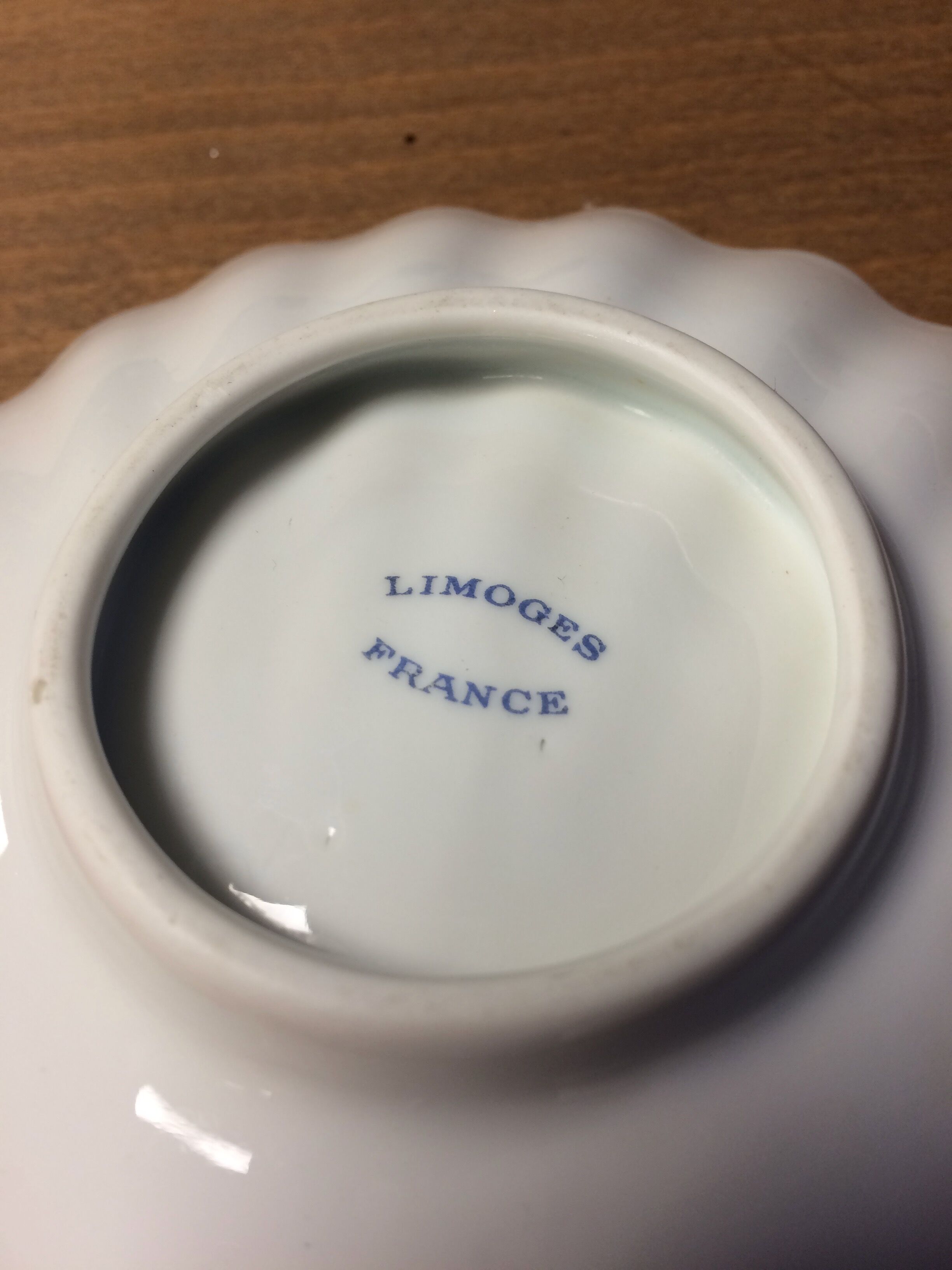 Three cups scallops in porcelain