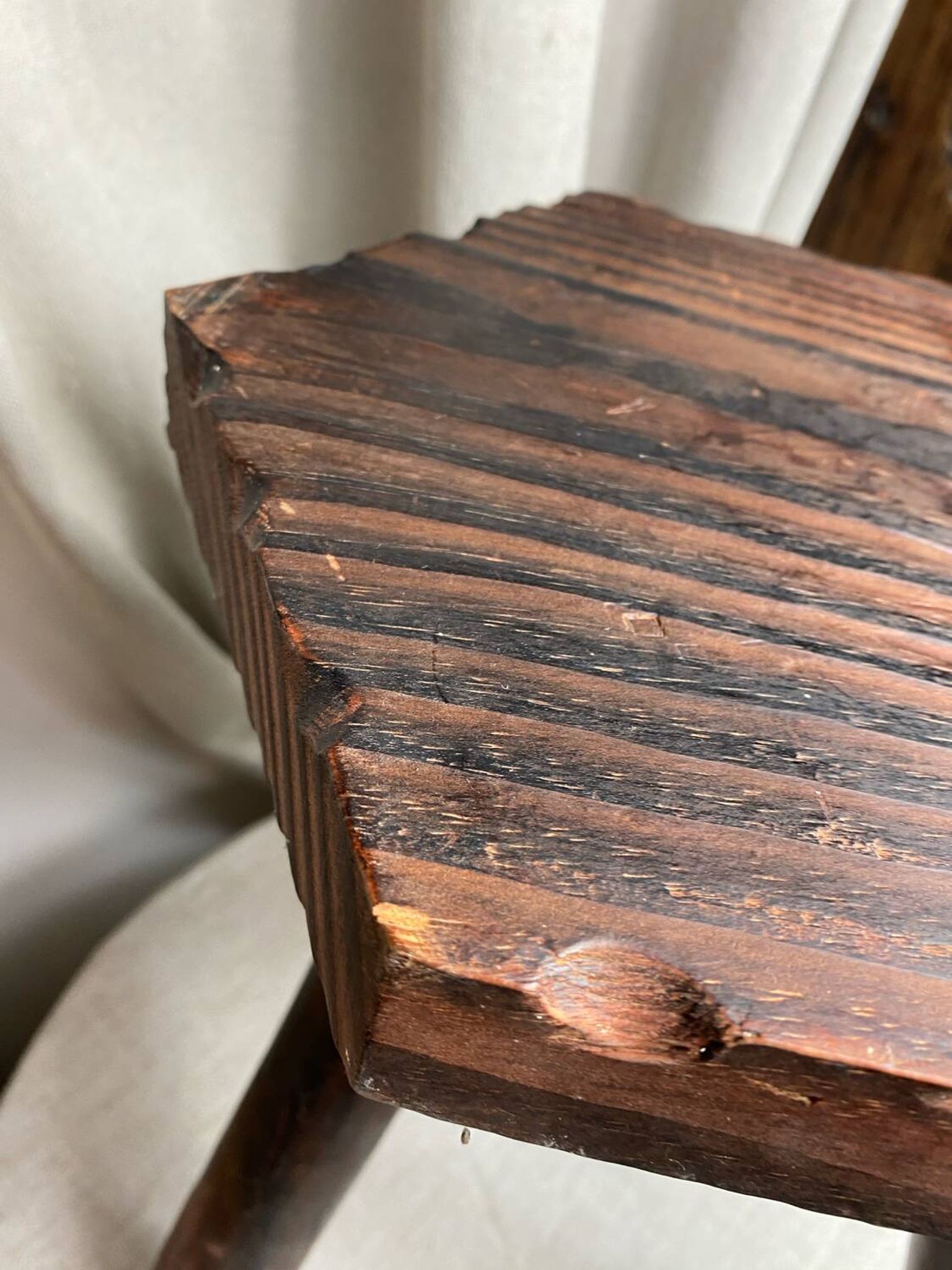 Tabouret de ferme français  tripode en bois années 60
