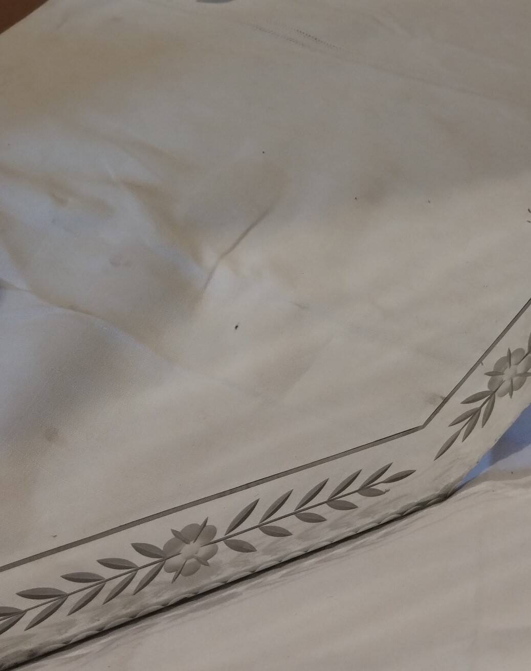 Miroir octogonal gravé et ciselé