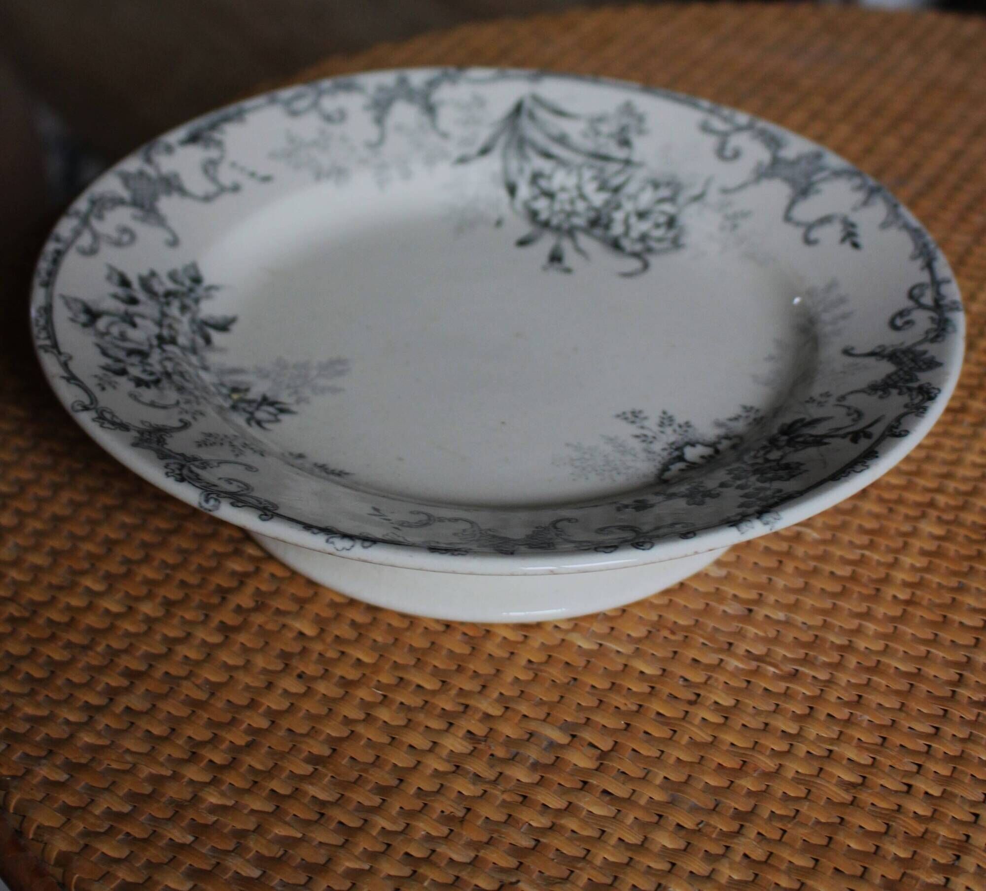 Black grey iron footed coupe Bourgeois
