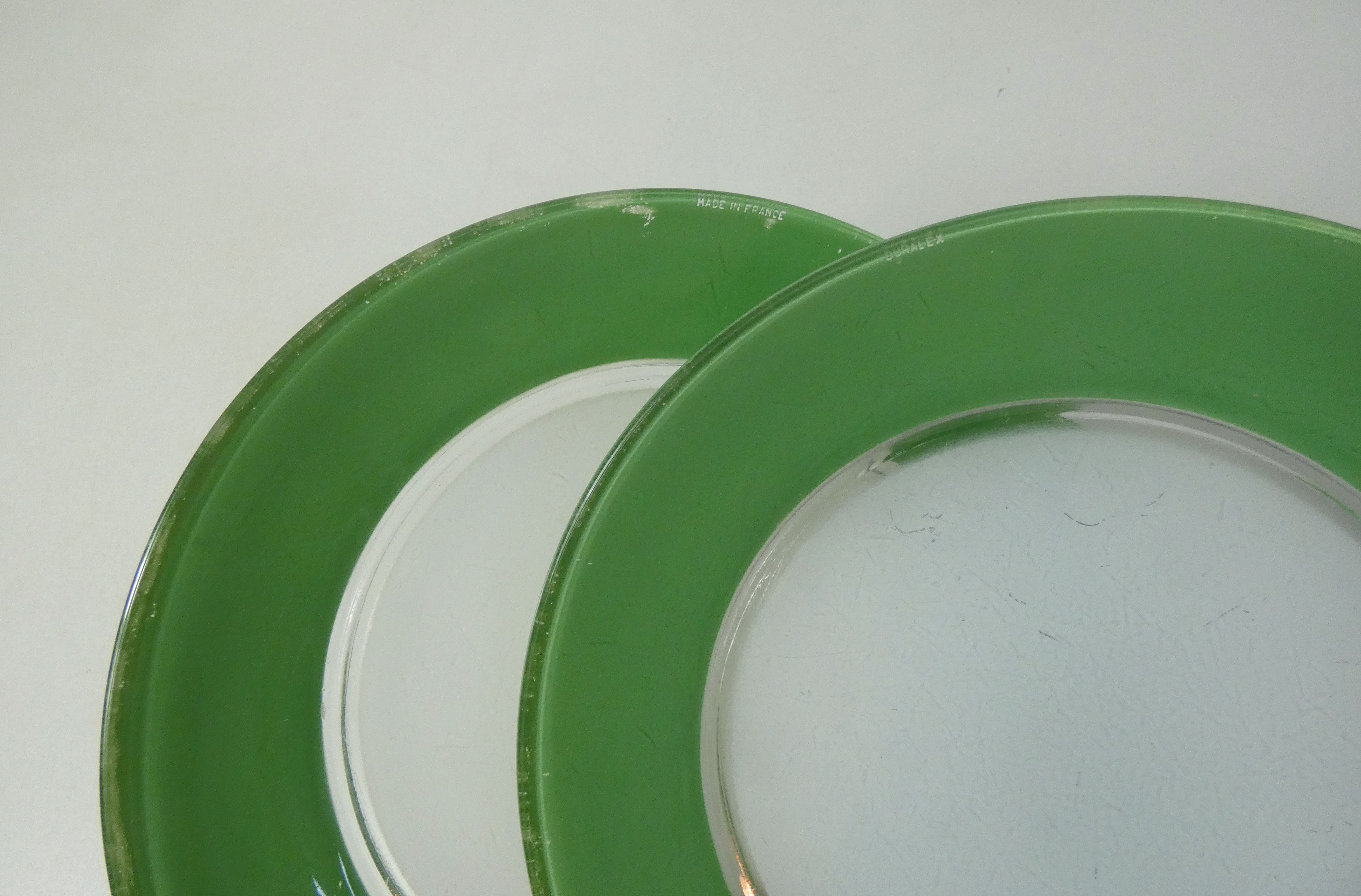 2 flat plates Duralex green Vintage