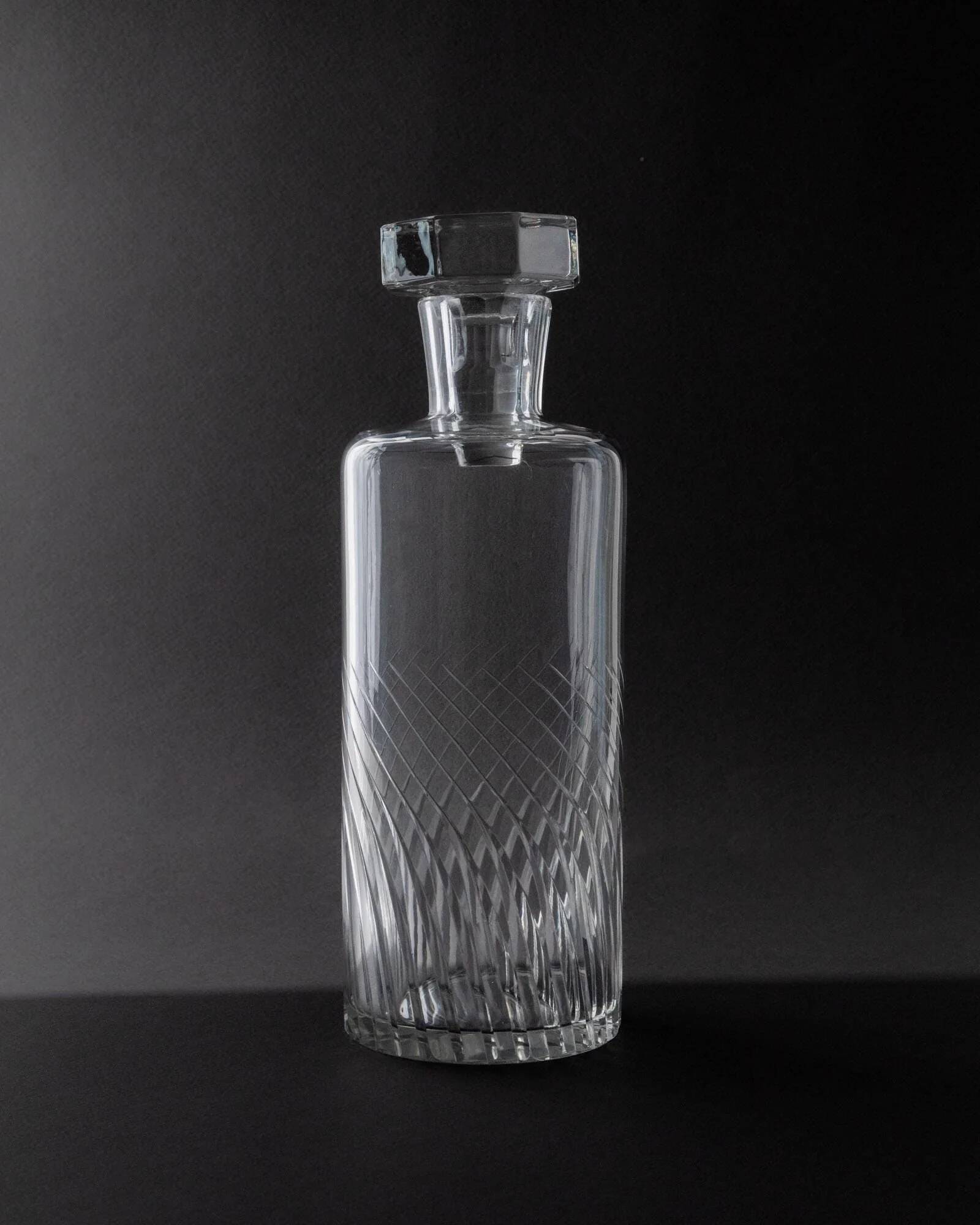 Vintage Murano glass carafe from the 1960s, clear glass with an octagonal stopper, engraved texture, Italian design, bar accessory, timeless gift idea.