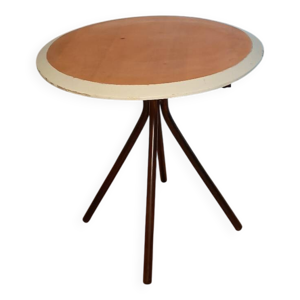 Table d'appoint pieds