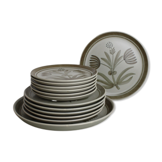 Set of 12 plates Longchamp + 1 dish