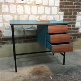 Child desk