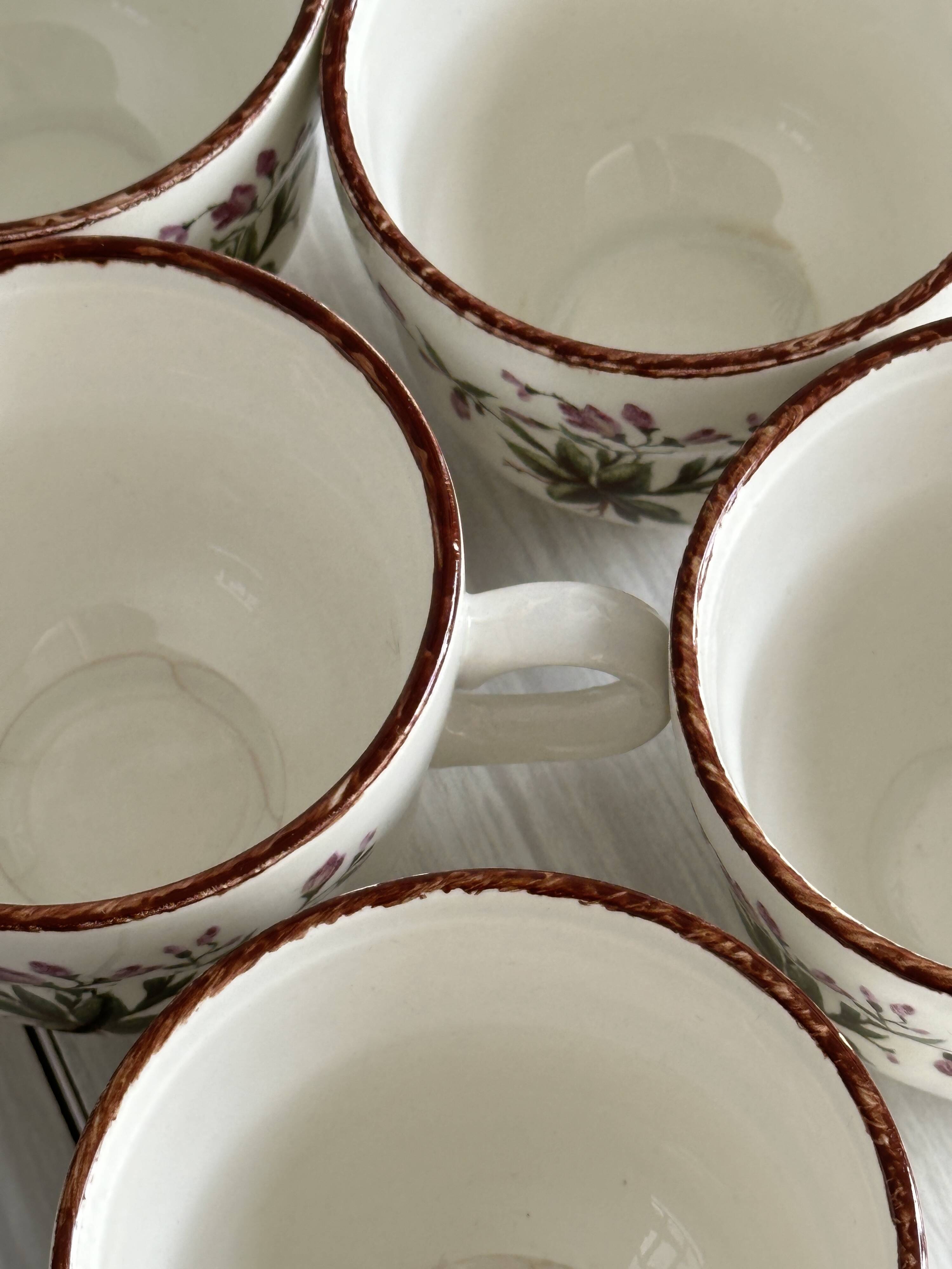Tasses à café florales Pagnossin en faïence, Trévise, Italie.