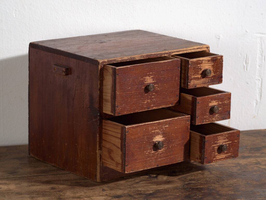 Small Japanese chest of drawers in cedar (ko-dansu), Taishō–Shōwa period, circa 1920–1945.