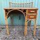 Ancien bureau en rotin à 2 tiroirs & plateau verre + étagère + 2 appliques vintage