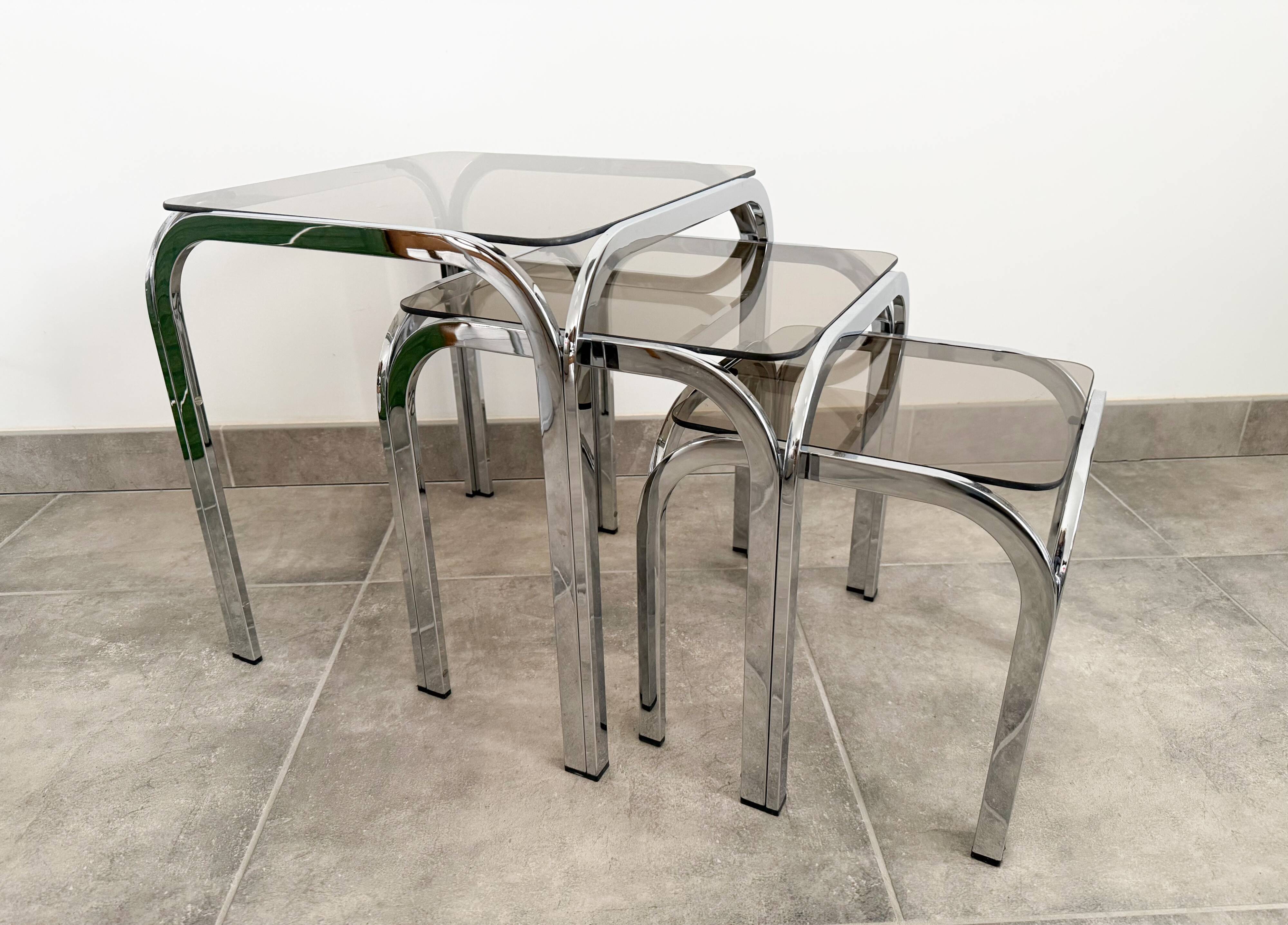 Set of 3 nesting tables, chrome and smoked glass, 1970s.