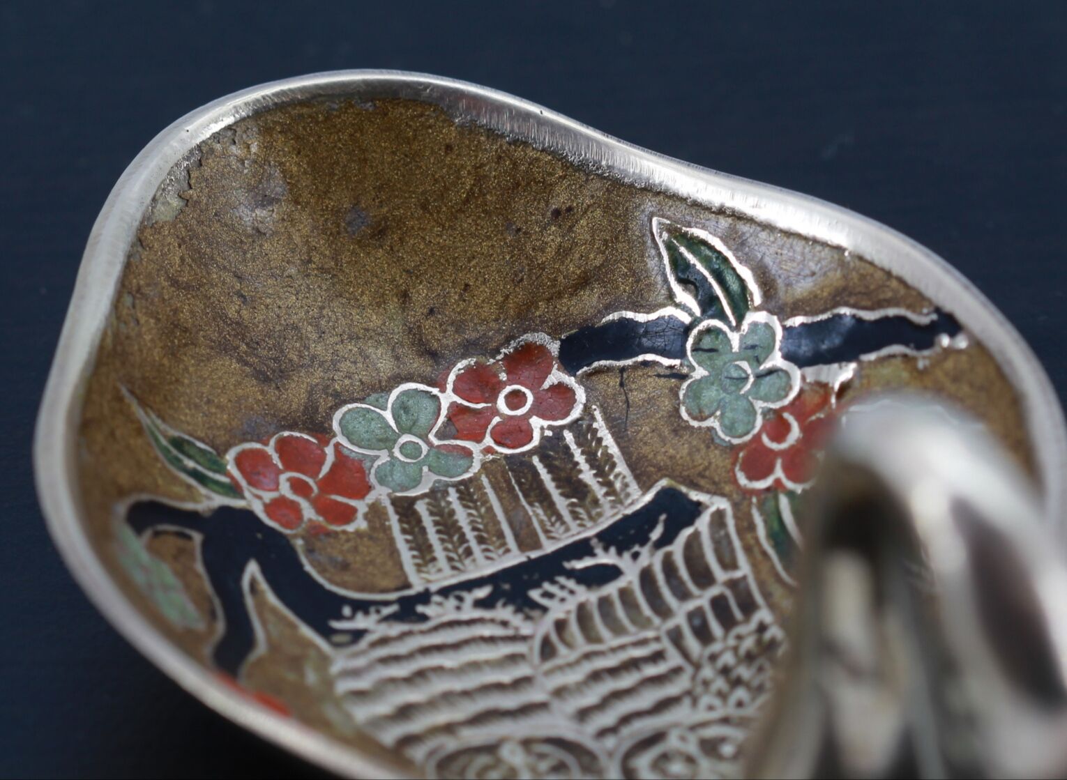 Empty swan pocket in email