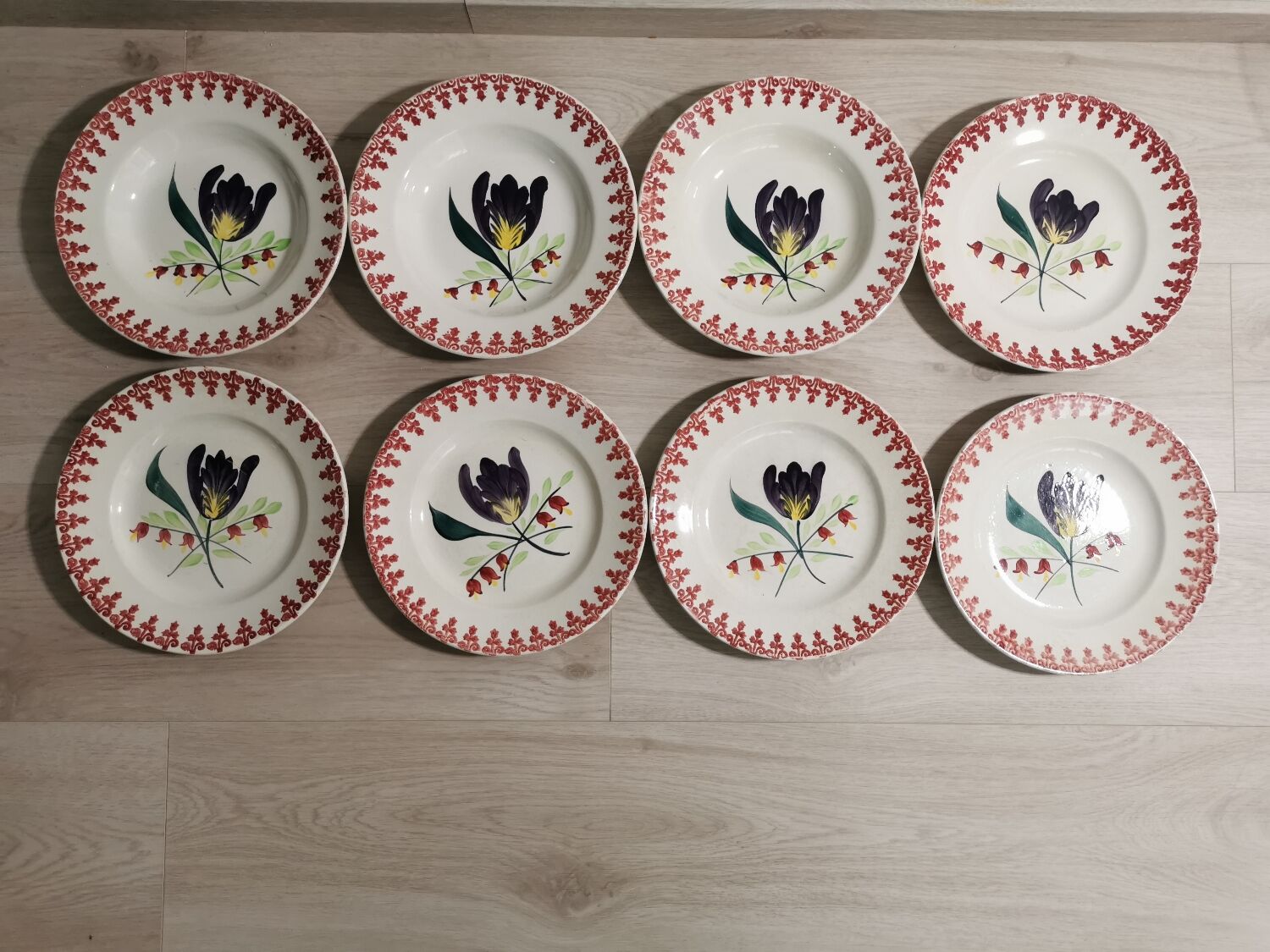 Assiettes anciennes fleuries, Moulin des loups