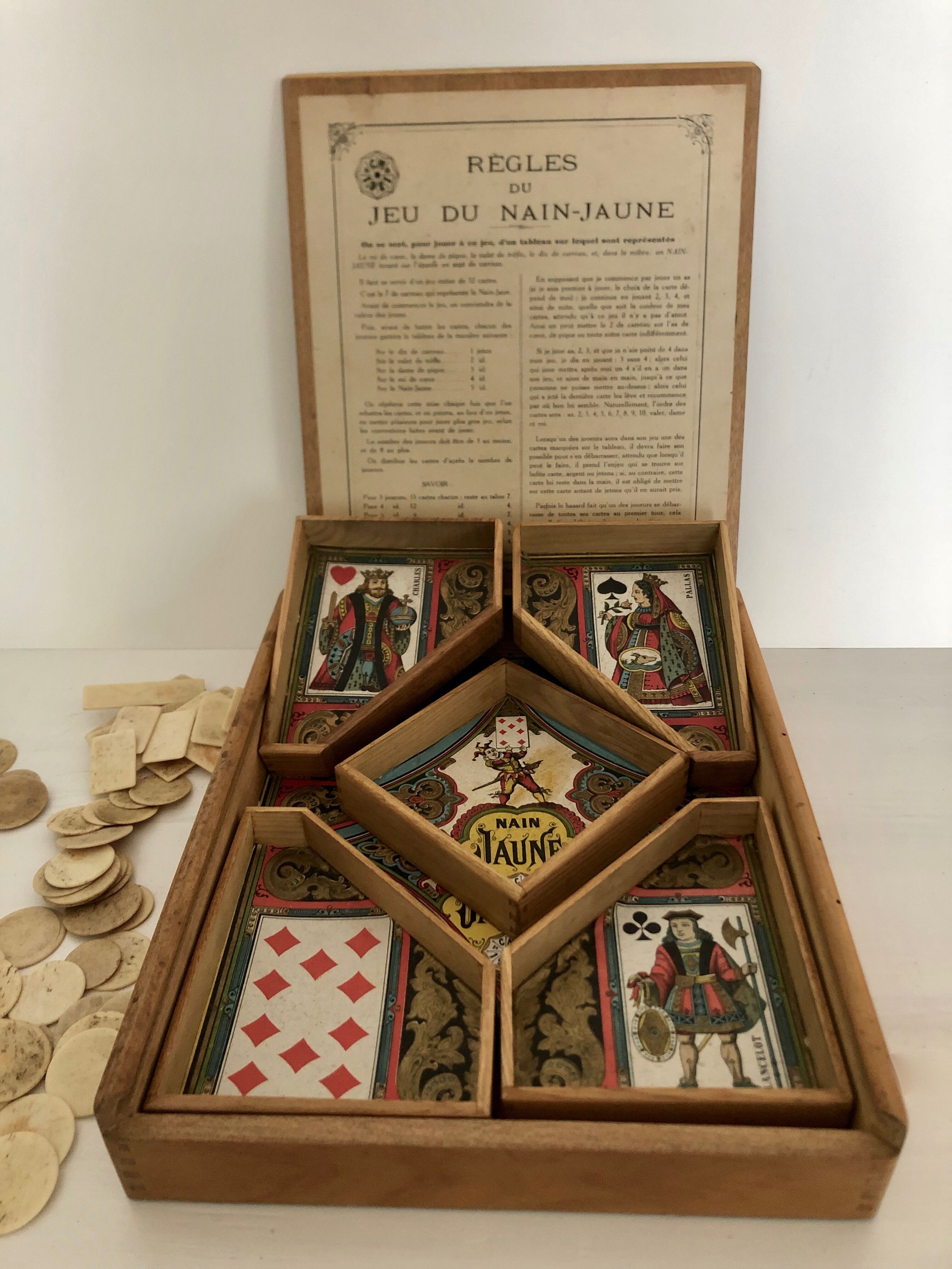 Game of yellow dwarf with its bone chips