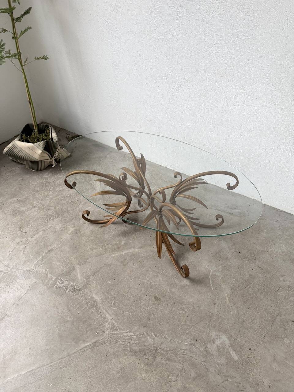 "ear" style coffee table