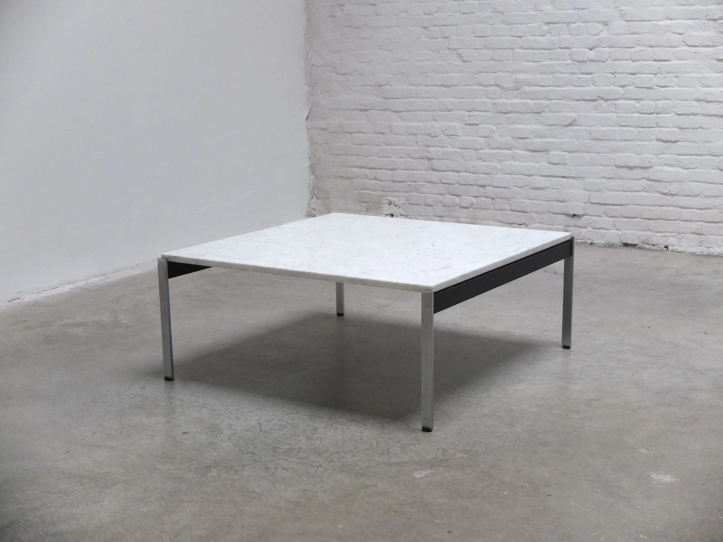 Table basse en marbre '020 Series' par Kho Liang Ie pour Artifort, 1958
