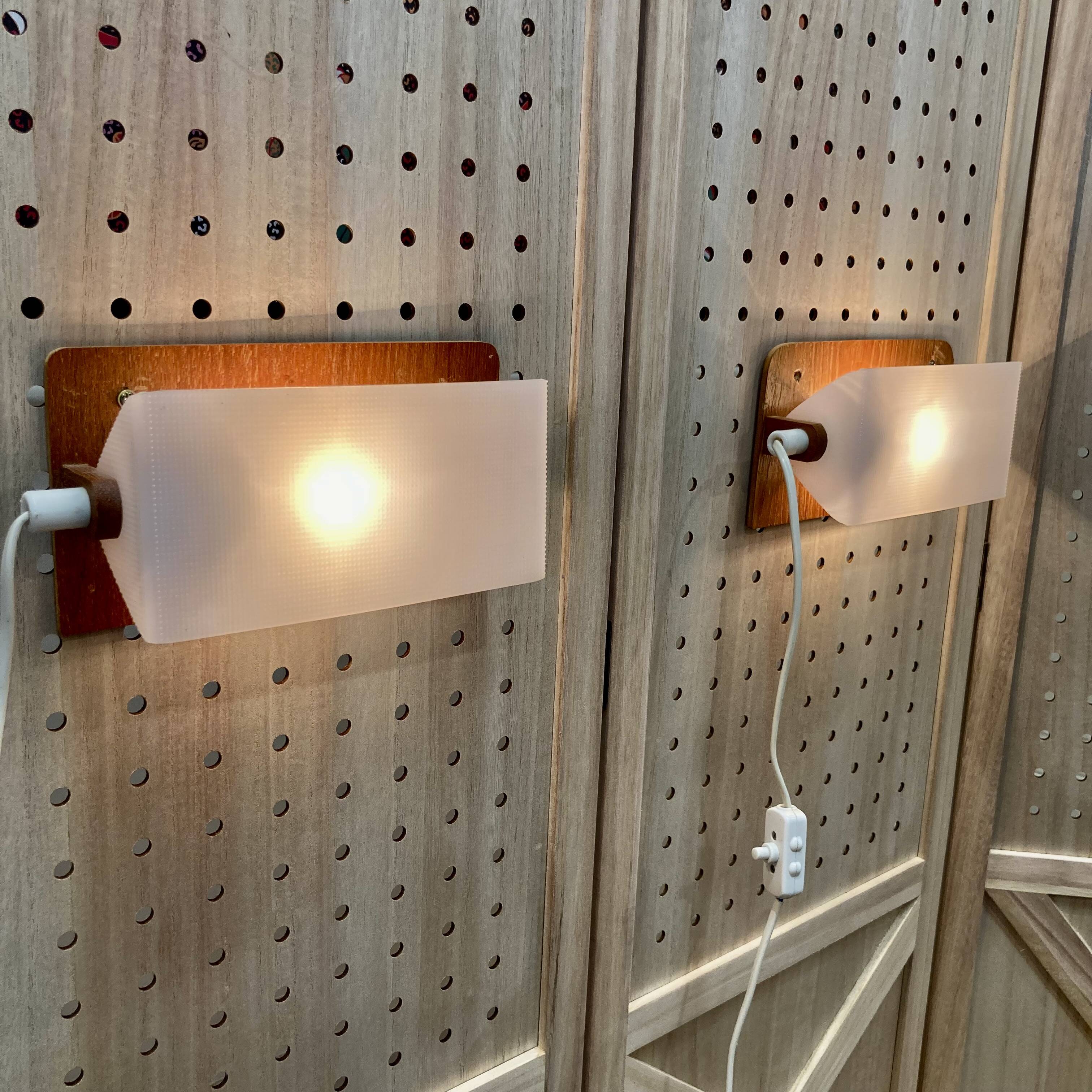 Pair of modular wall lights Scandinavian design 1950.