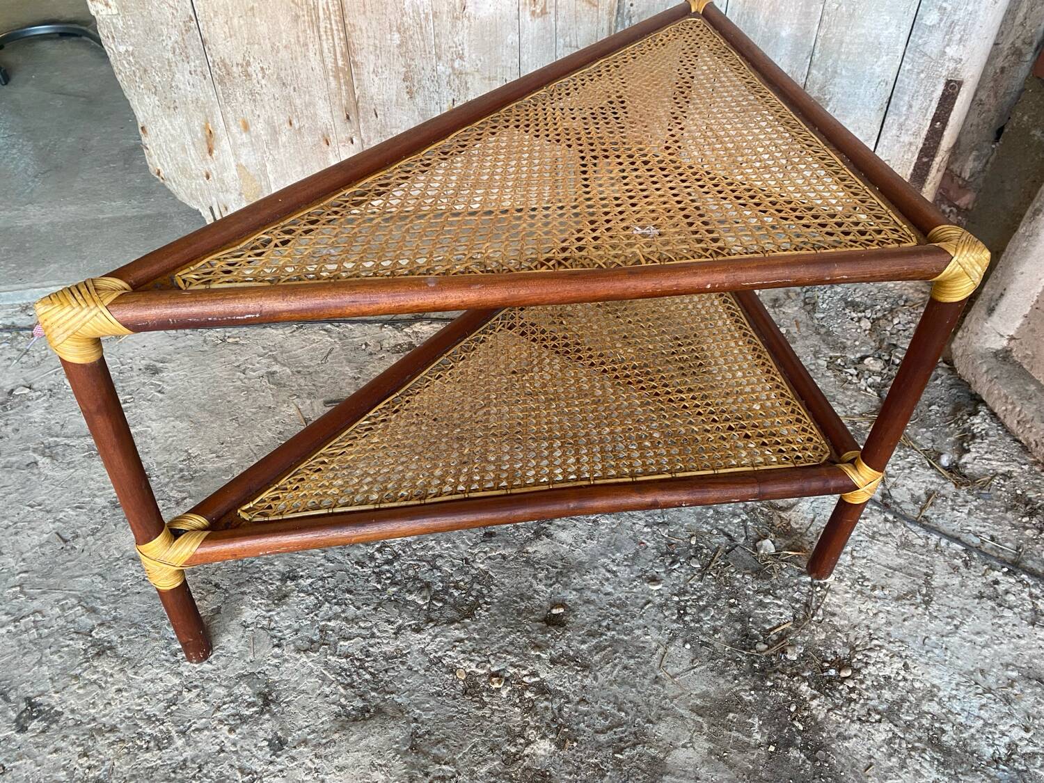 Table Basse Triangulaire Bambou Rotin + Plateaux Cannées Modèle Unique