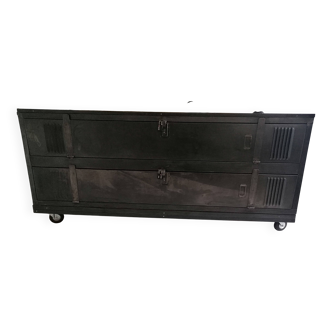 Low wardrobe cabinet, lying down