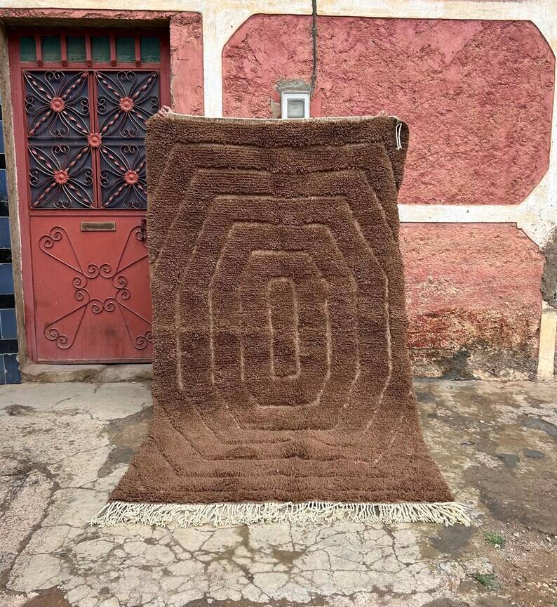 Traditional brown wool rug 250cm x 150cm