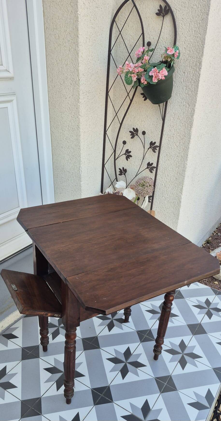 Petite table à rabats