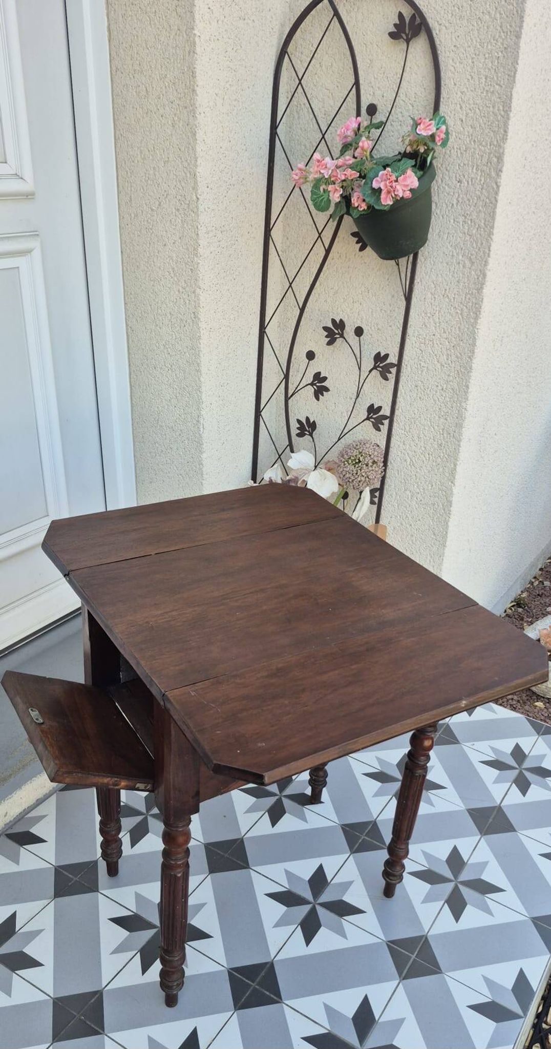 Petite table à rabats