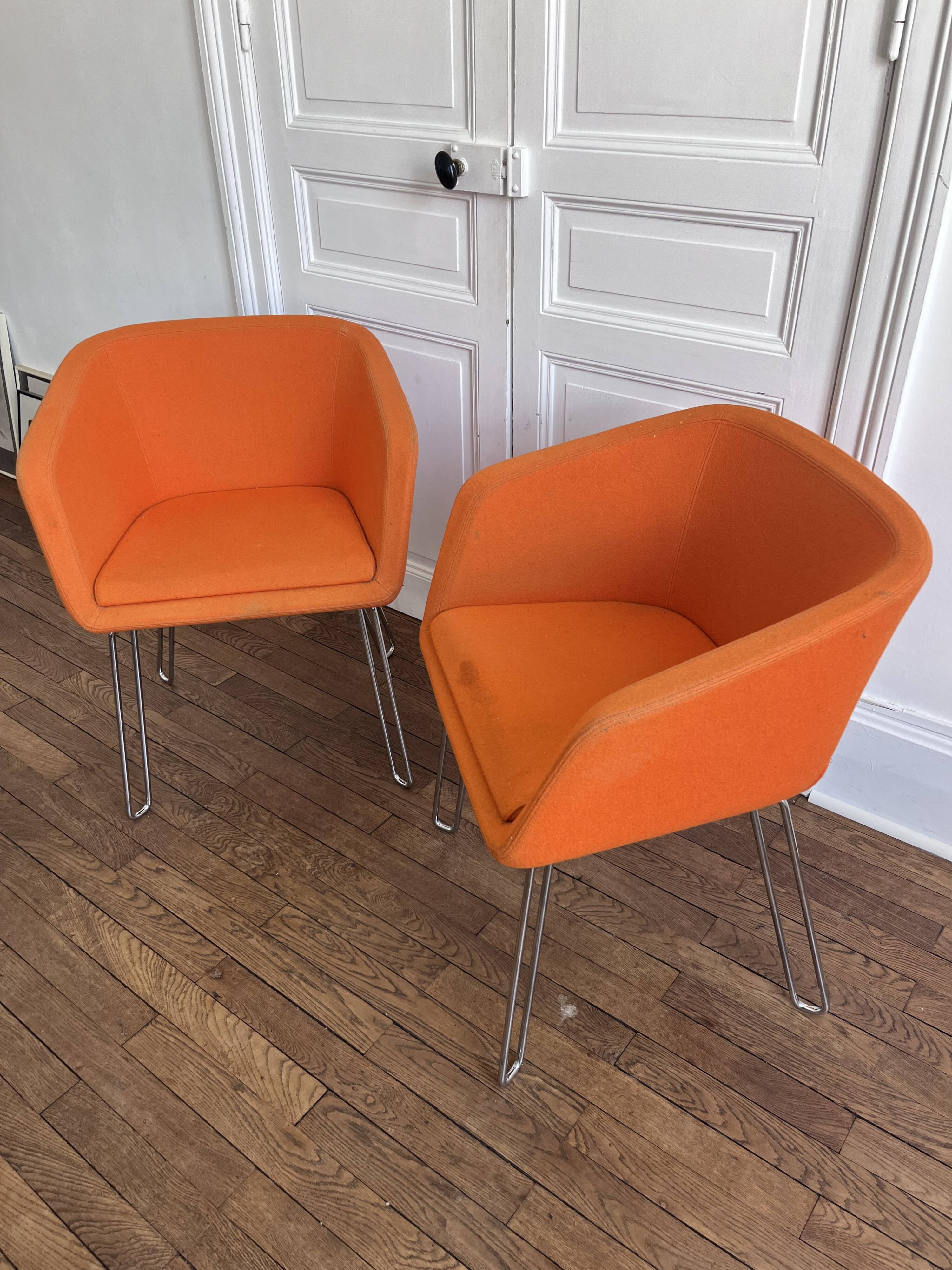 Paire de fauteuils orange 1970