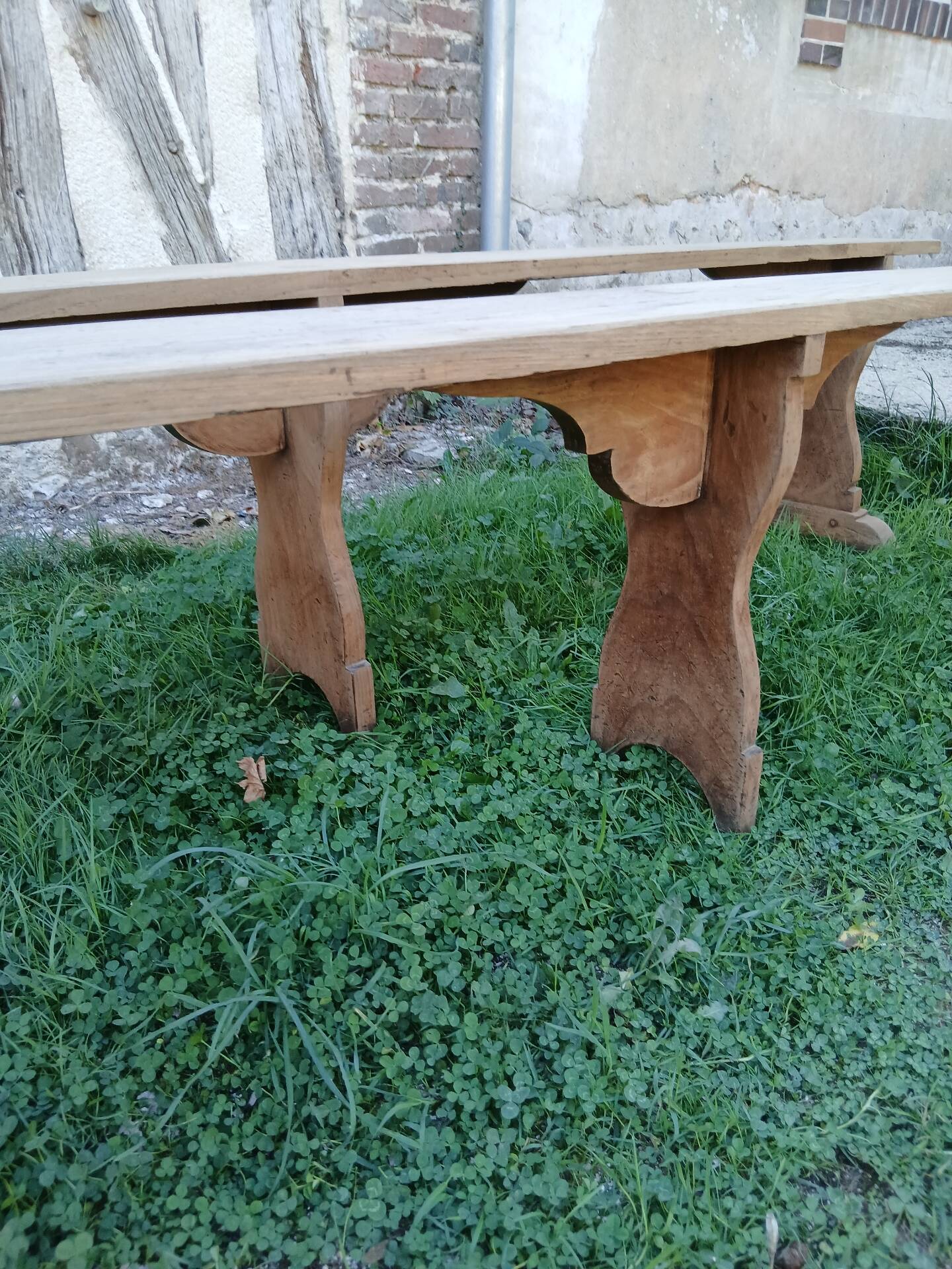 Pairs of large benches in raw fir wood.
