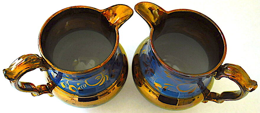 Paire de pichets en faïence lustrée du Staffordshire dite faïence de "Jersey"