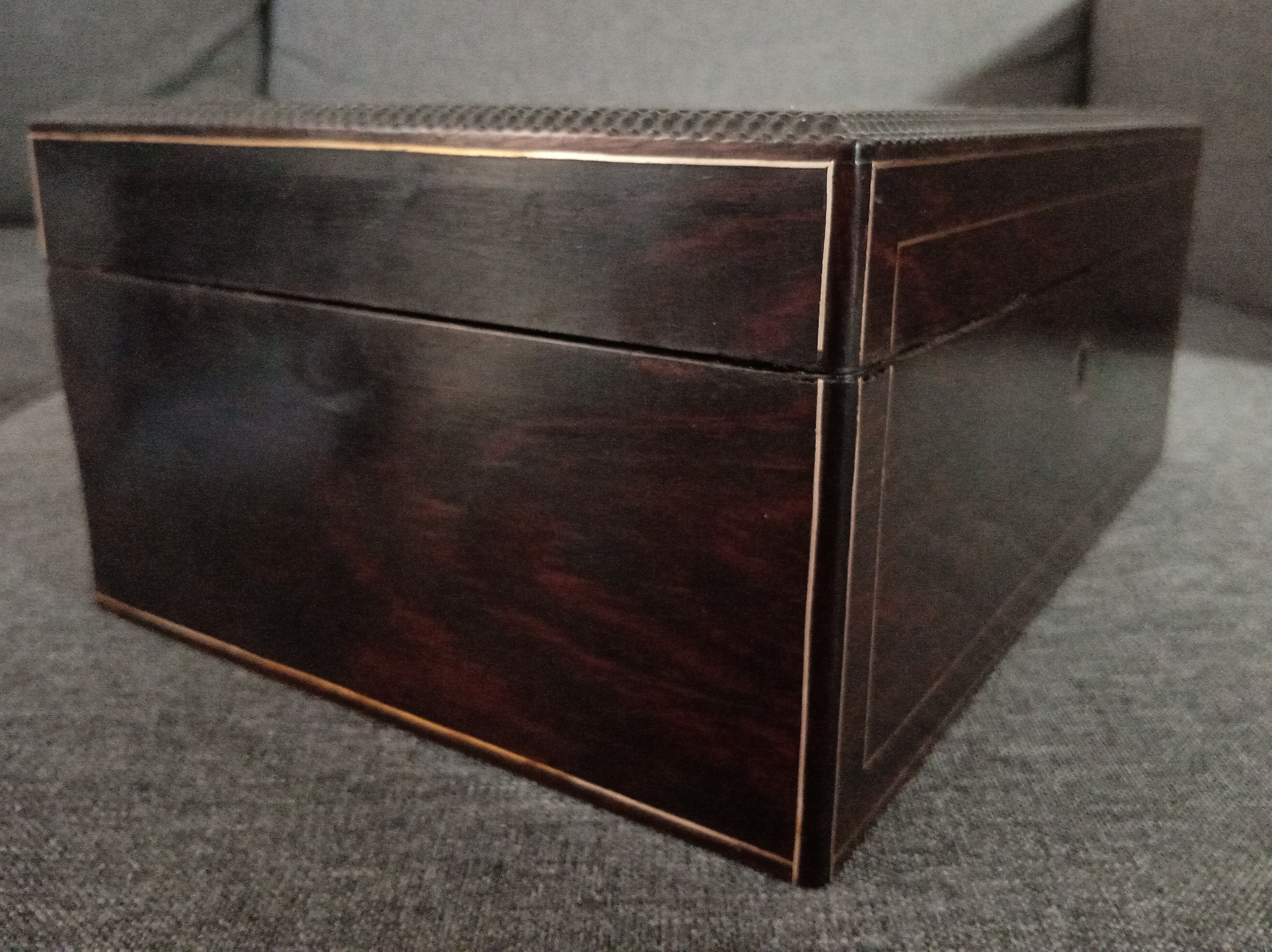 Former Napoleon III jewellery box inlaid brass marquetry, mother-of-pearl