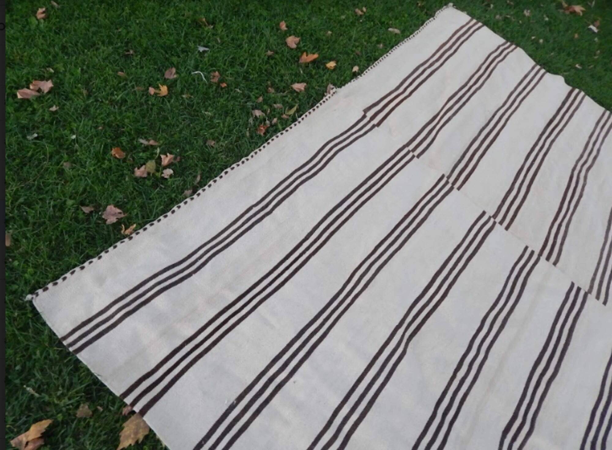 Vintage Turkish kilim, handwoven, 280x380 cm.