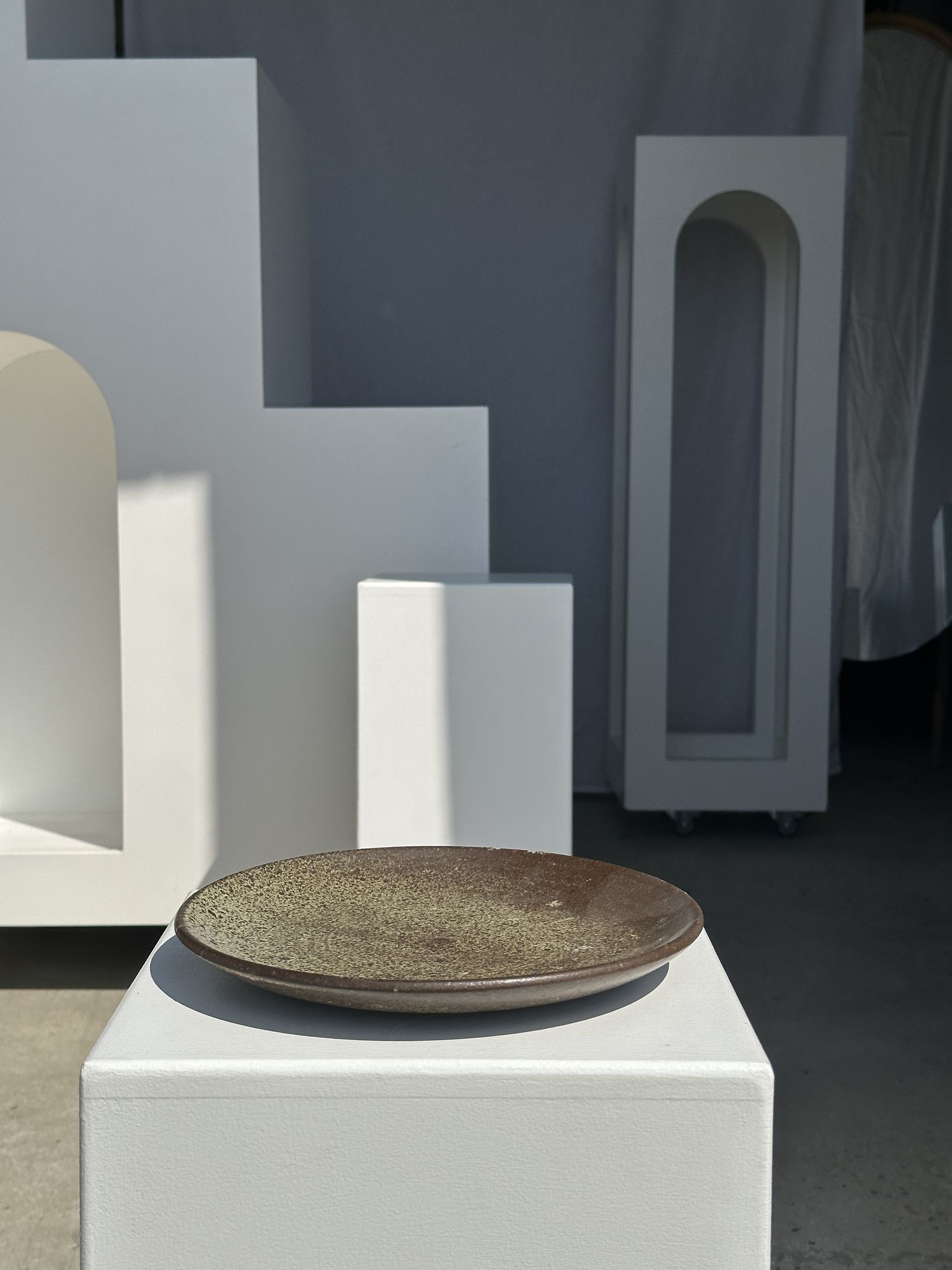 Plat en céramique vert indonésien D:26,5