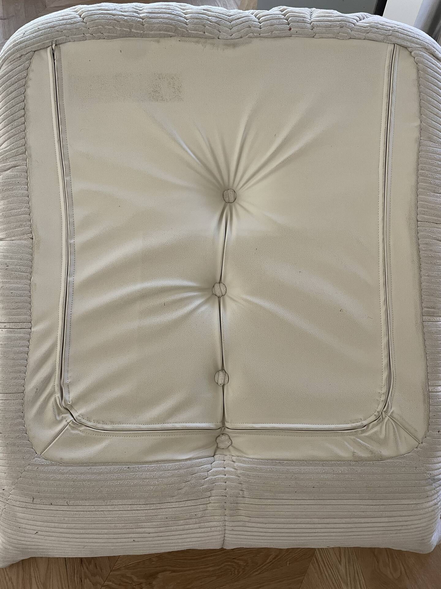 Chauffeuse et ottoman Togo en velours côtelé beige