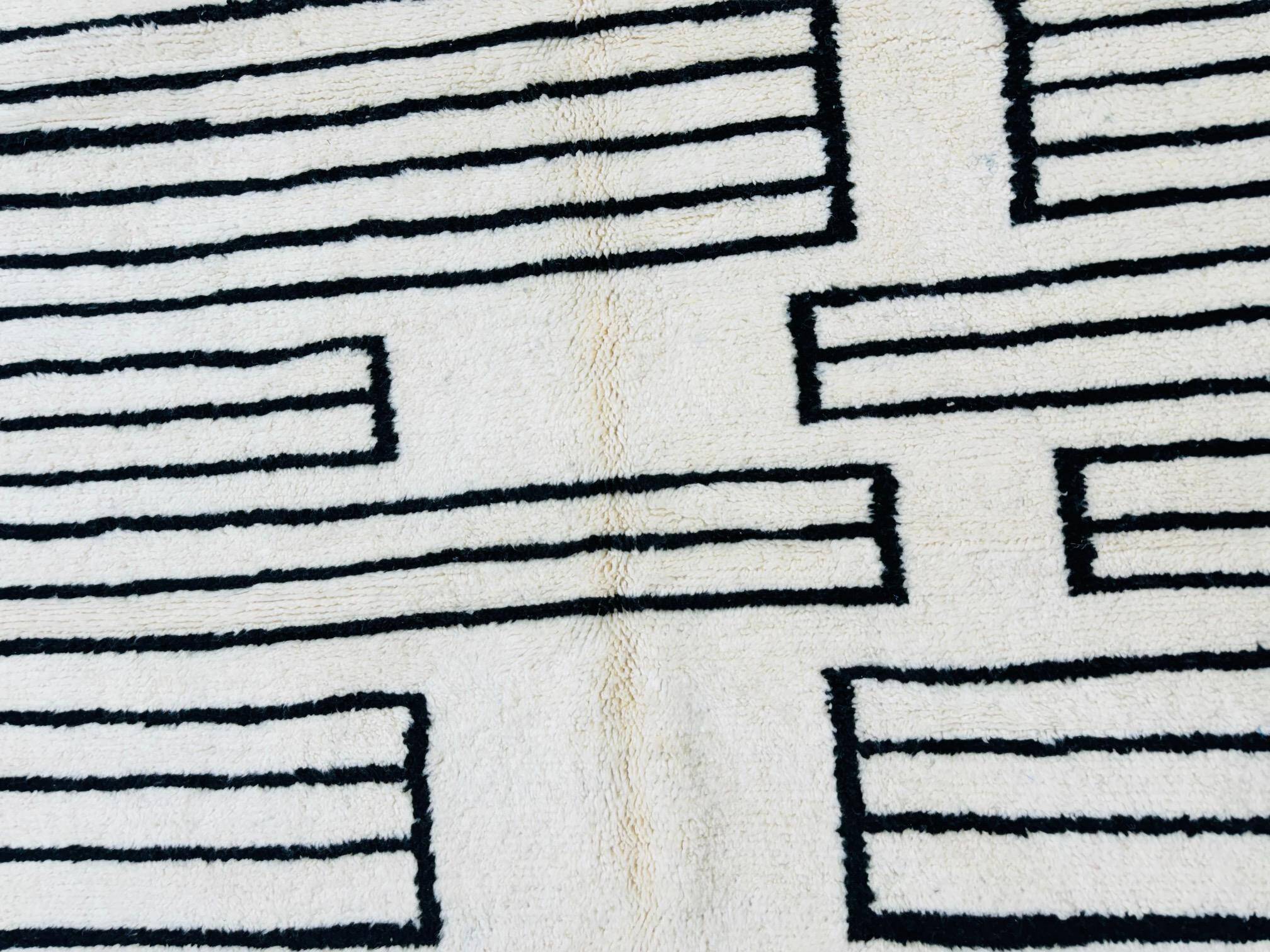 Traditional Berber rug in natural wool 2.5x1.5 m