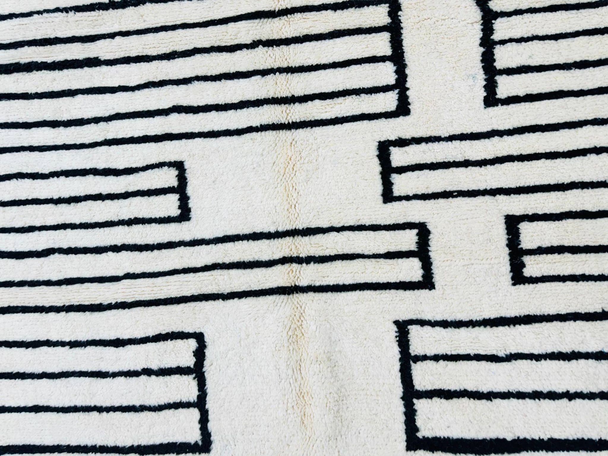 Traditional Berber rug in natural wool 2.5x1.5 m