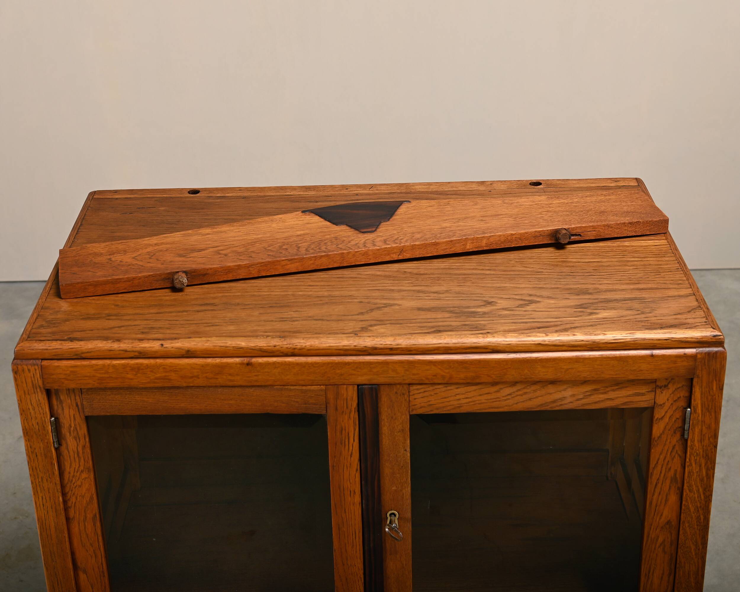 Art Deco Amsterdam School Tea or Display Cabinet in solid oak, Netherlands