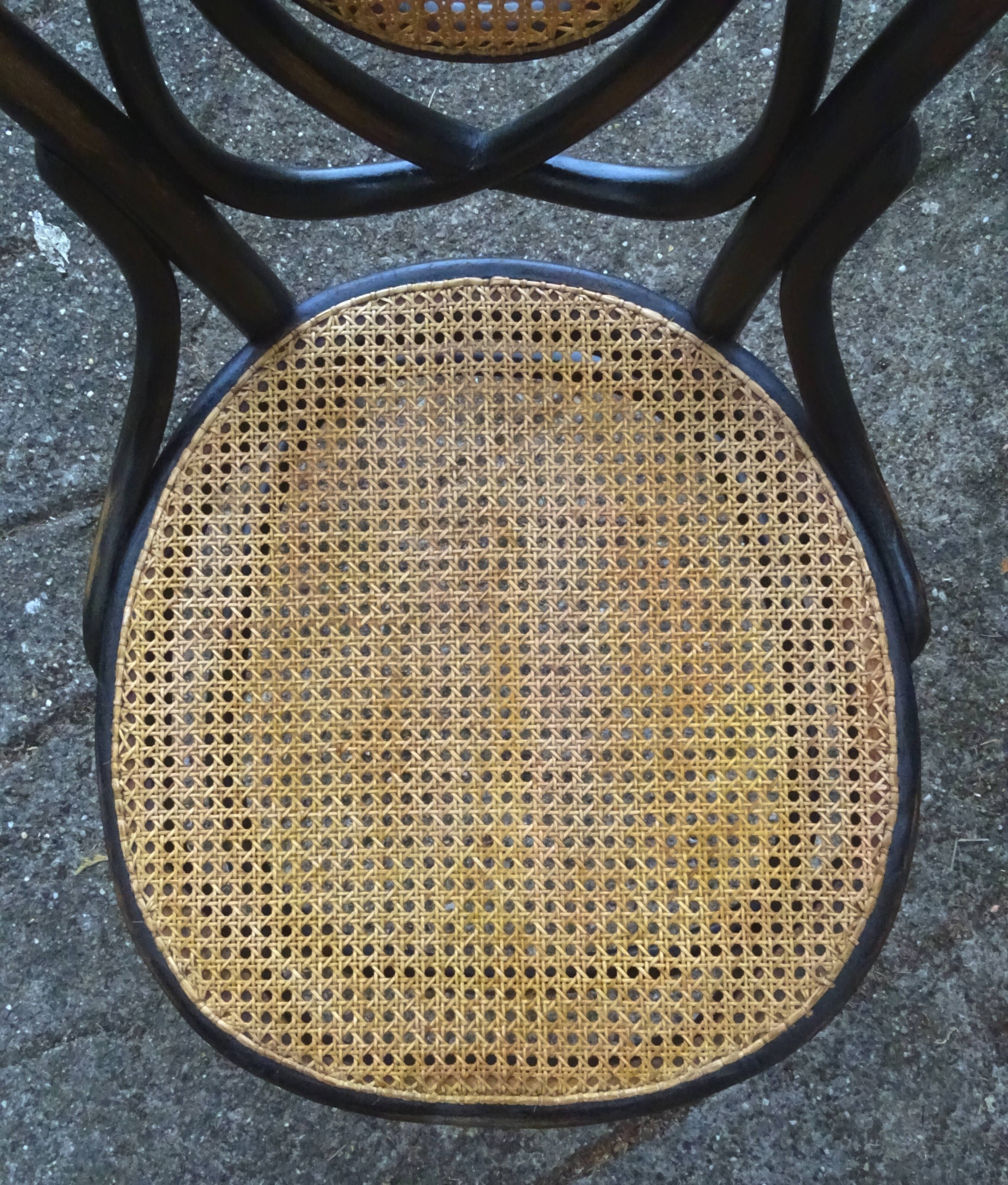 Chaise N°22 par Chevallier à Fiume vers 1890, no Thonet