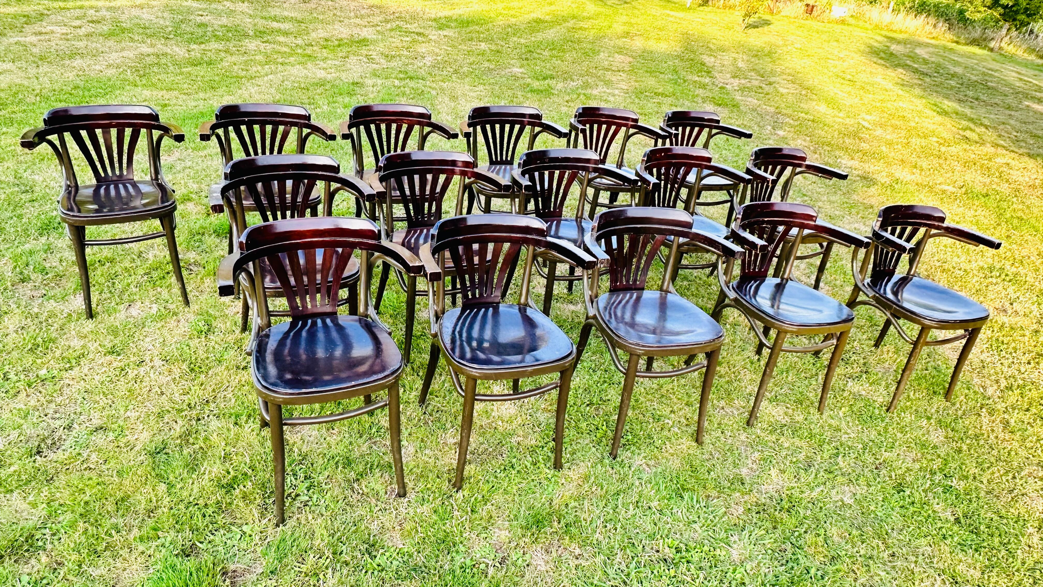 16 Unique Bistro chairs with metal legs