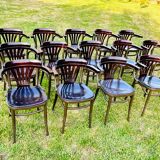 16 Chaises Bistro avec des pieds metal