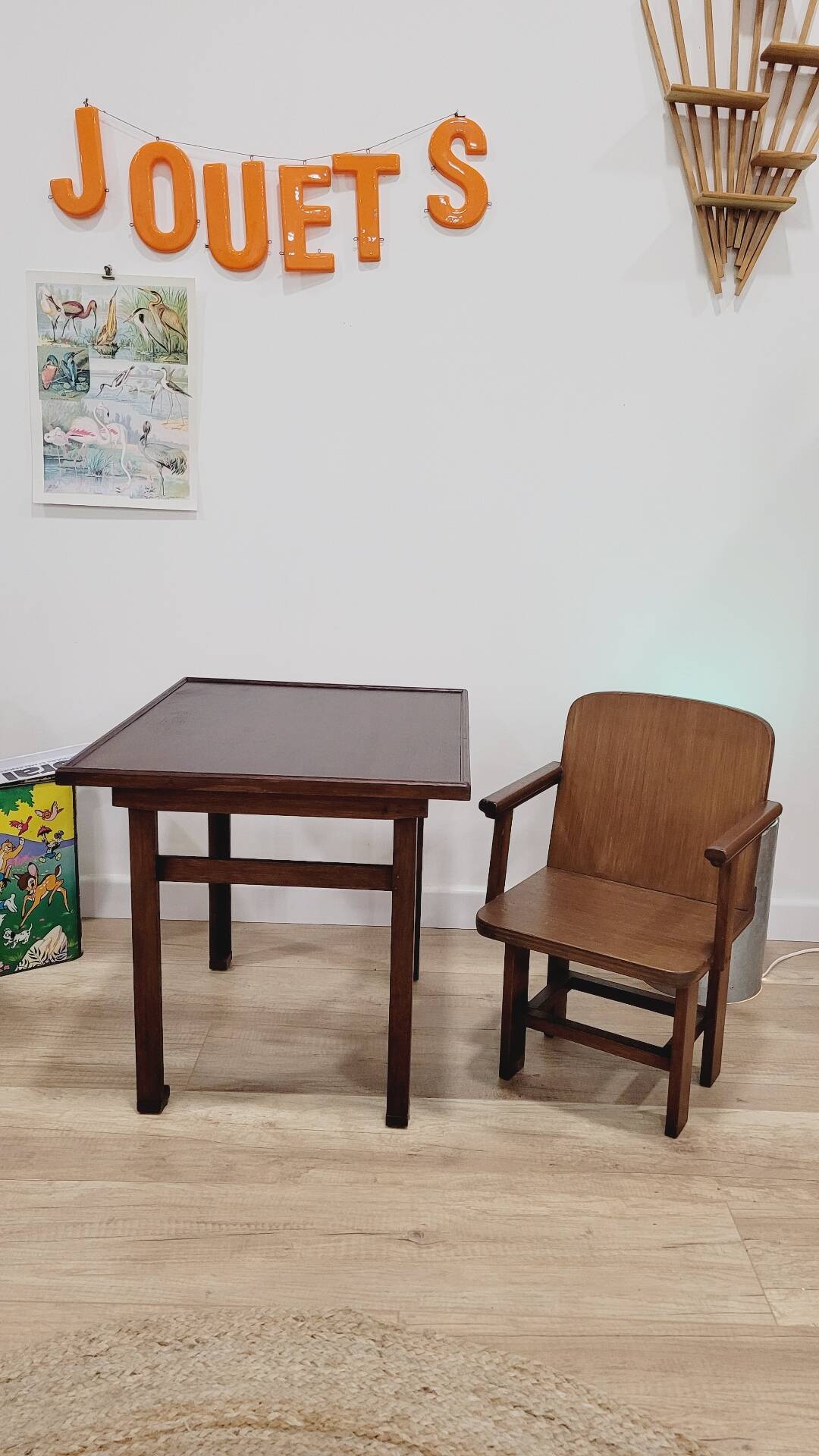 Child's desk