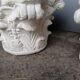 Paire 2 chapiteau corinthien ciment peint / table basse