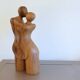 Le baiser sculpture en bois