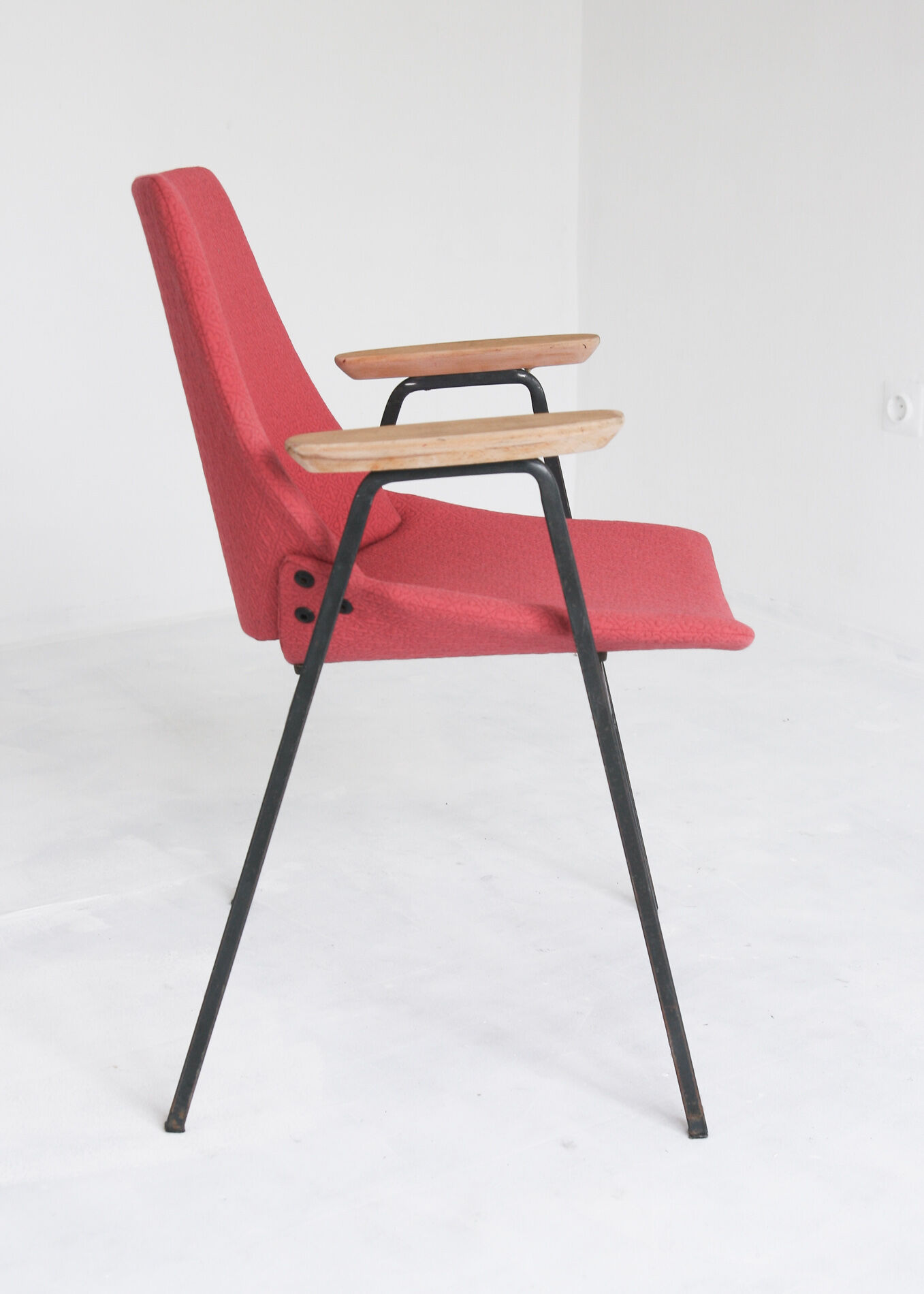 Salmon Shell Lupina Chair by Niko Kralj