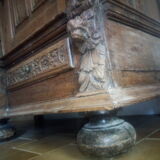 Meuble à têtes de lion