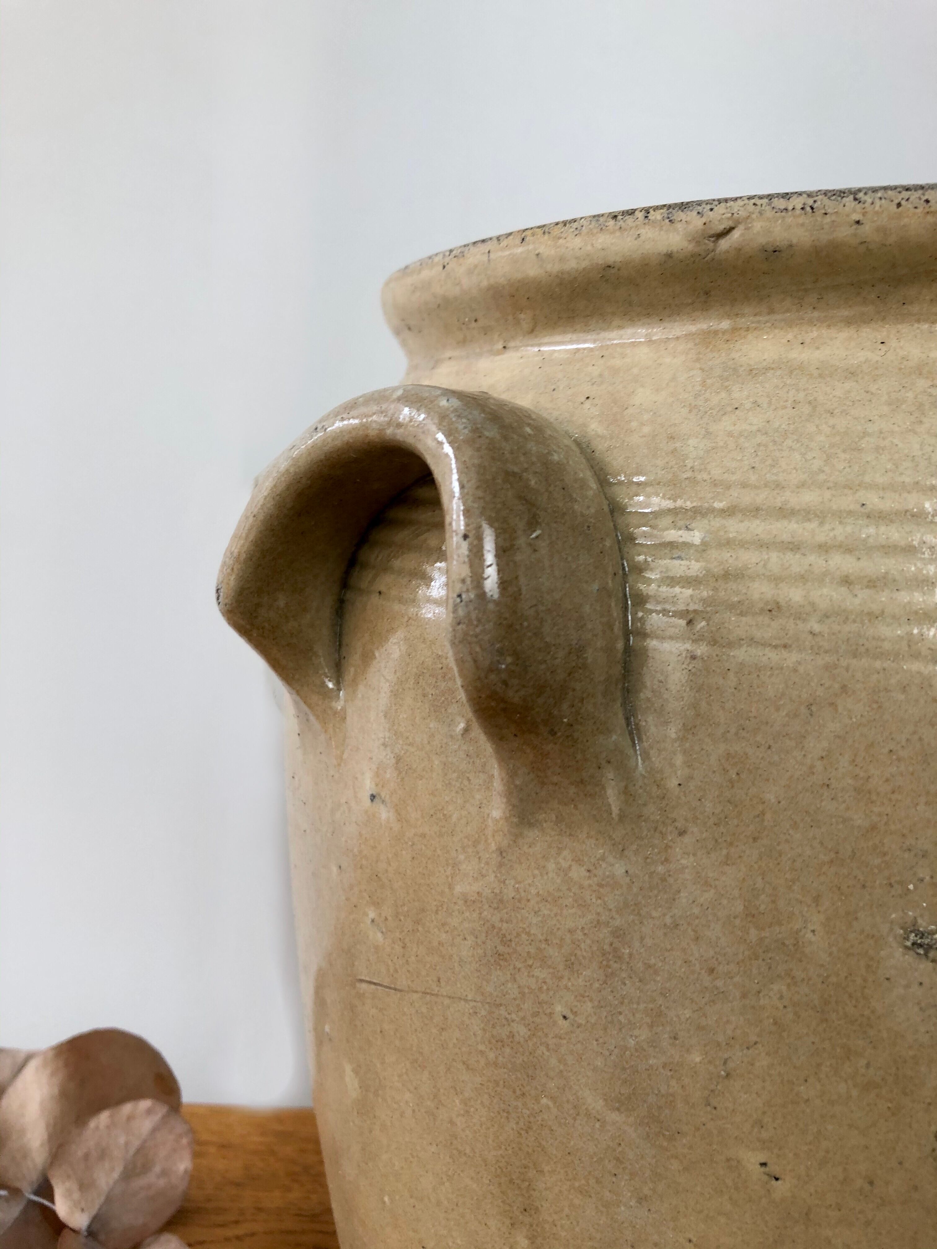 Beige varnished sandstone pot