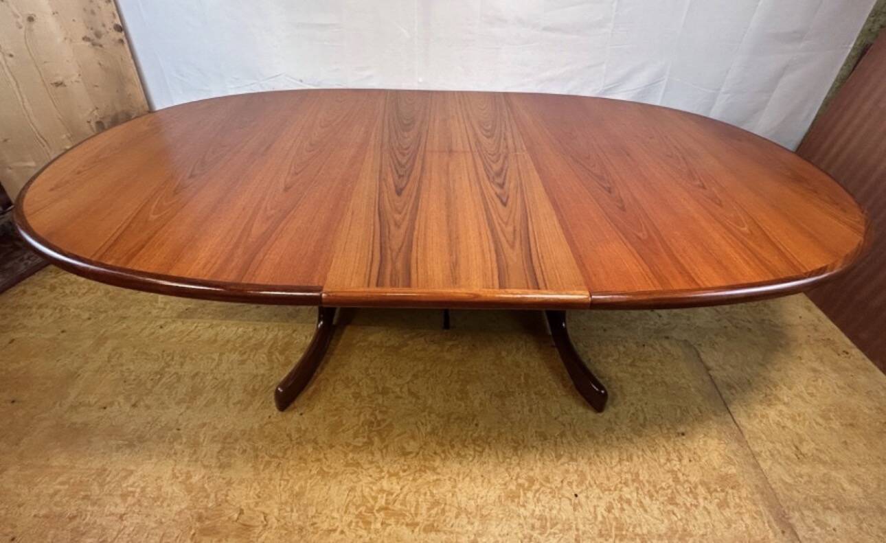 Mid-Century Retro Vintage Teak Extending Oval Dining Table by G-Plan – Vict
