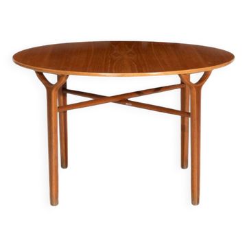 Circular coffee table by Peter Hvidt and Orla Molgaard-Nielsen, model 6900, edition Fritz Hansen.