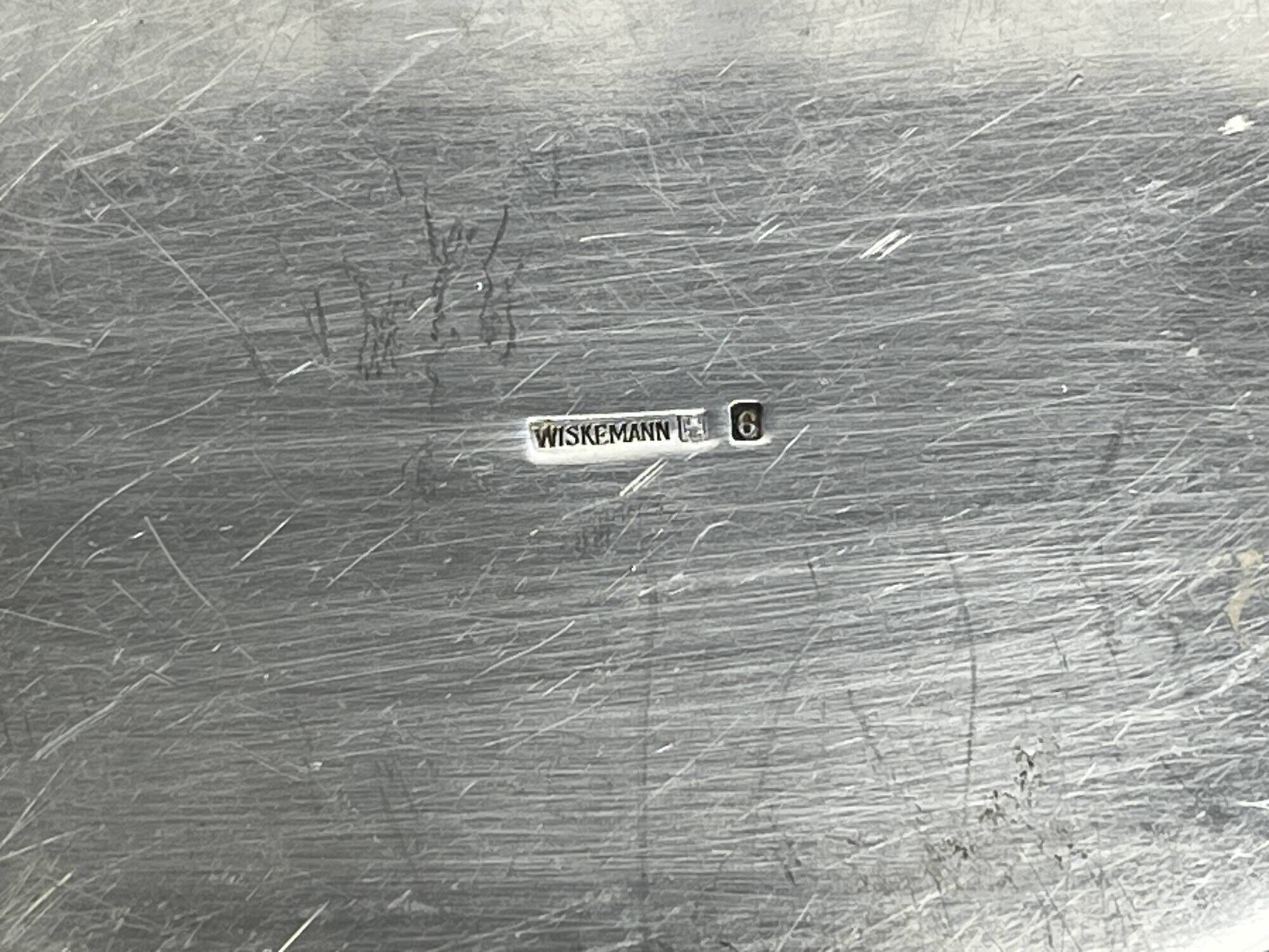 Oval metal silver-plated catchall with hallmarks from the early 20th century.