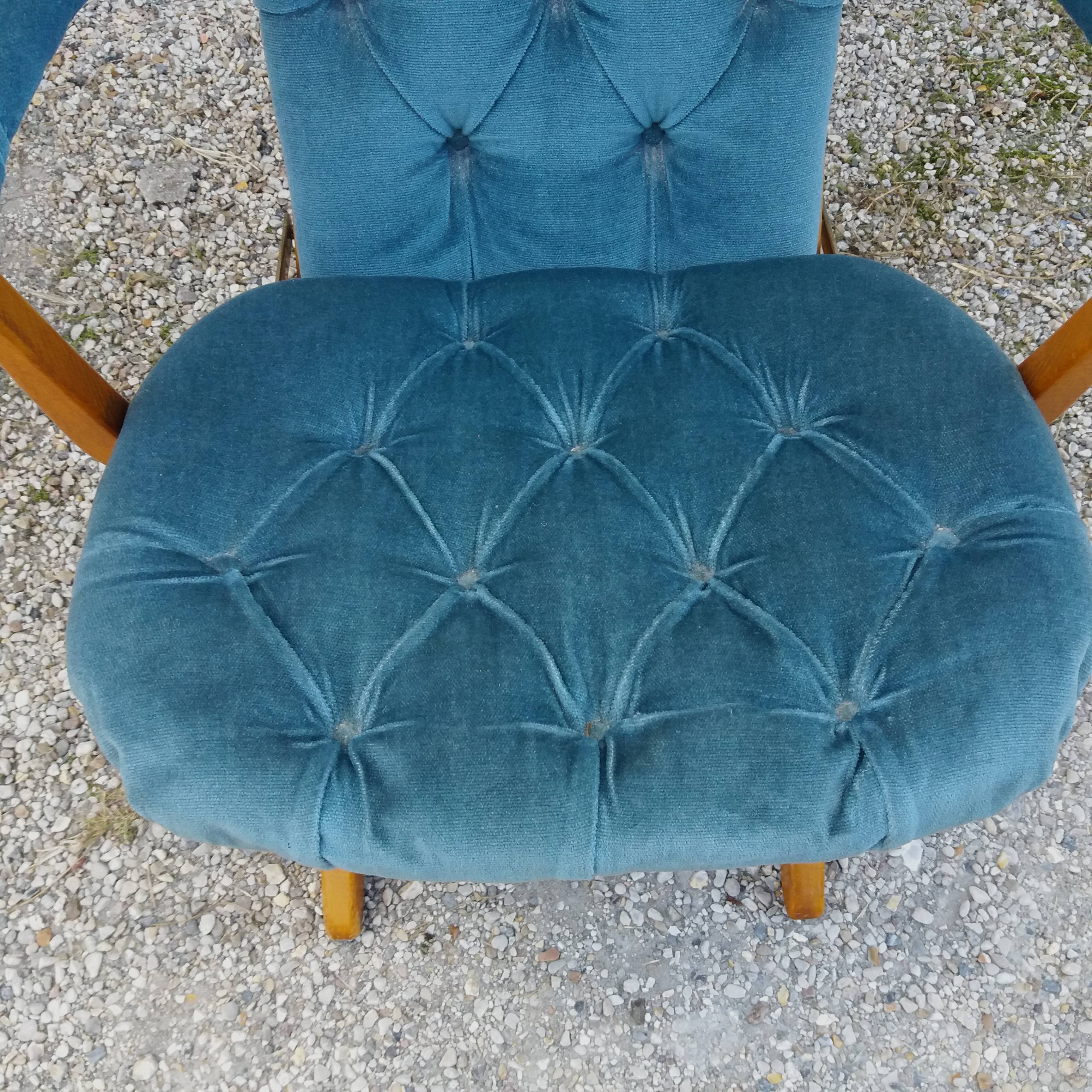 Velvet armchair and adjustable wood