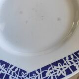 Set of 3 iron earth flat plates Faïencerie Niderviller. Blue and white “Art Deco” decor.